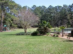 Looking into back yd