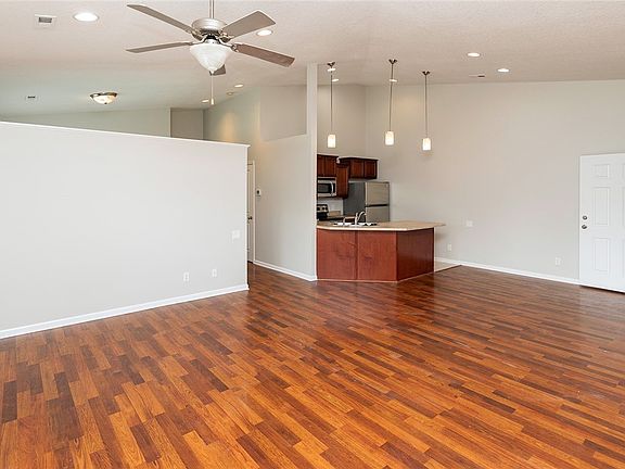 3rd image of 2403 NE Oak Dr Unit 2
