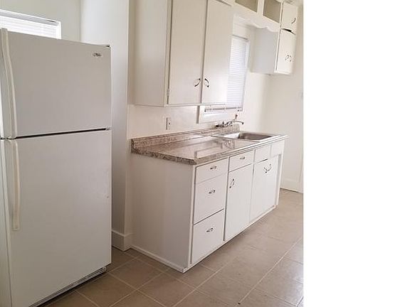 5th image of 206 E Alhambra Ave