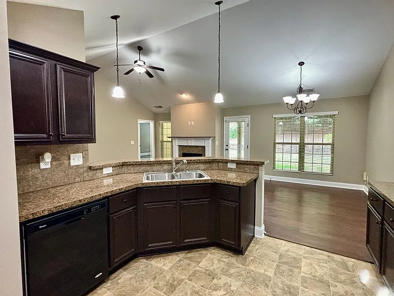 4668 Hidden Creek Dr — Photo 5