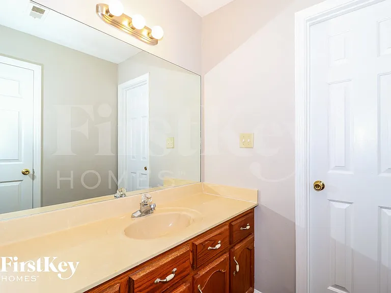 6911 Lagrange Cir S — Photo 10