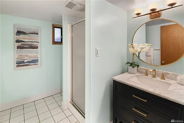 5034 7th Ave NE — Photo 3