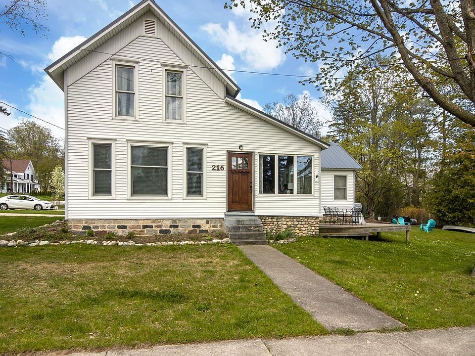 1st image of 216 W Jefferson Dr