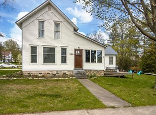 216 W Jefferson Dr, Suttons Bay, MI 49682