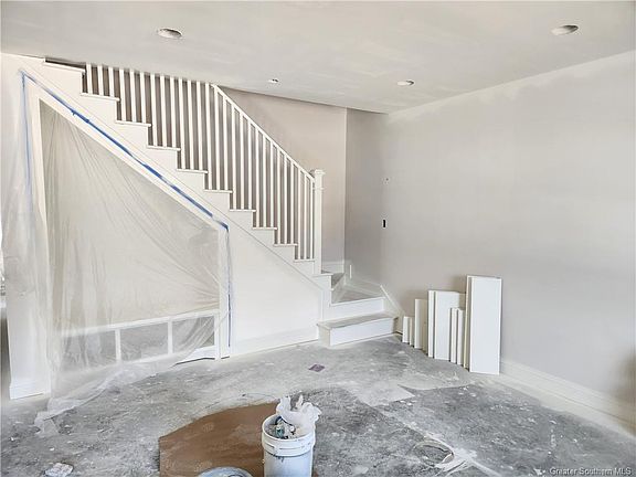 5th image of 2733 Carolyn Dr