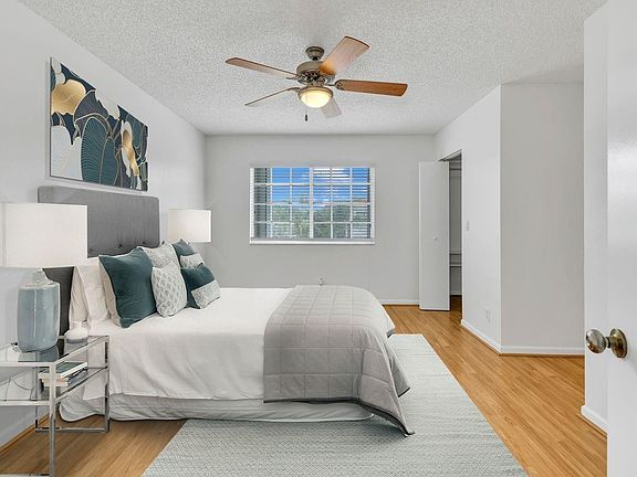 4th image of 4760 SW 14th Court