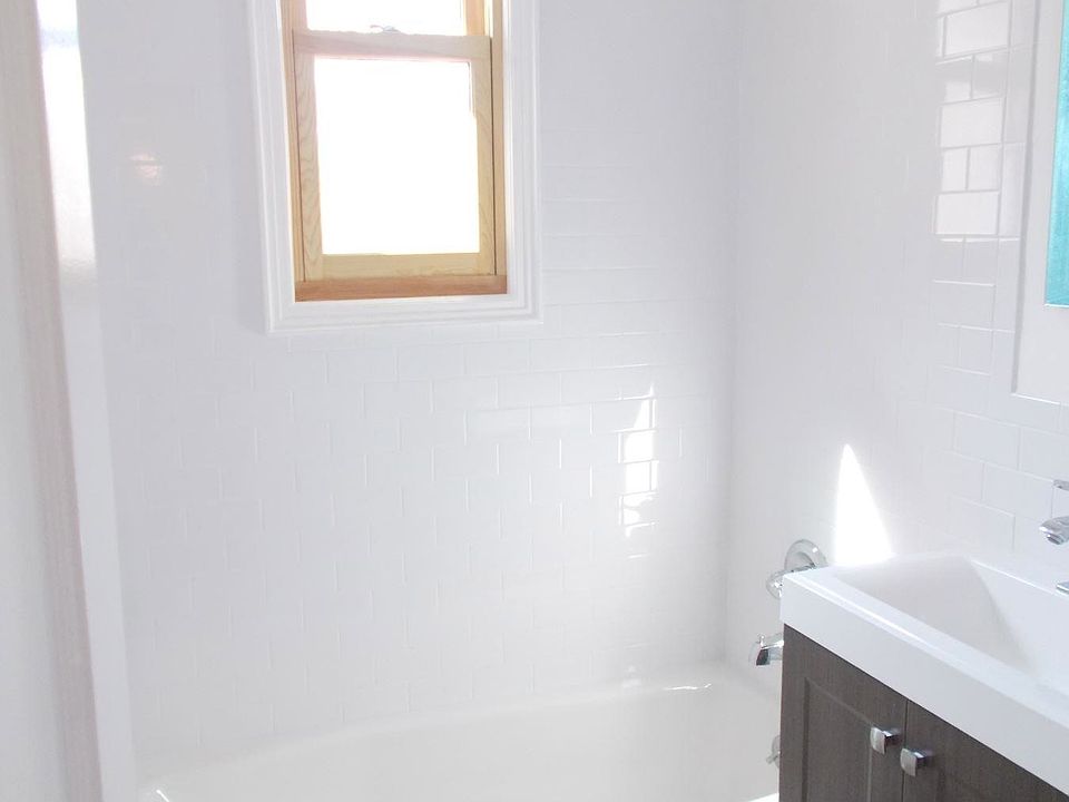 1st image of 550 E 19th St