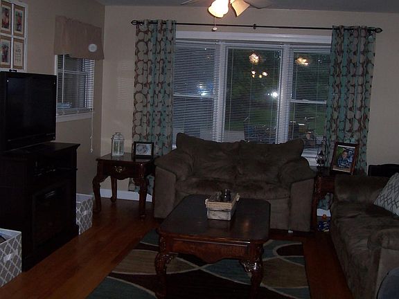 4th image of 428 Clara Dr