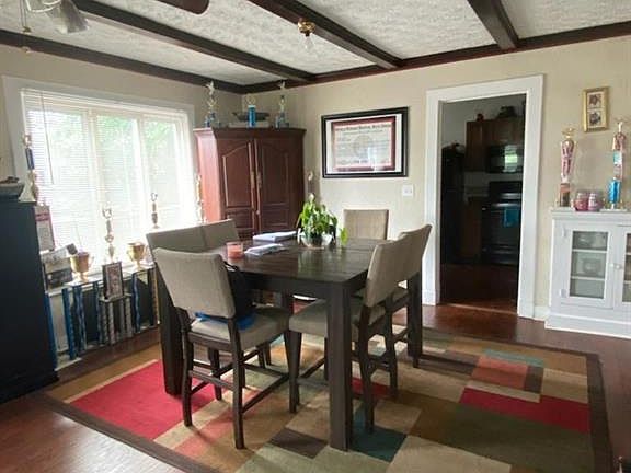 3rd image of 204 Sandhurst Dr
