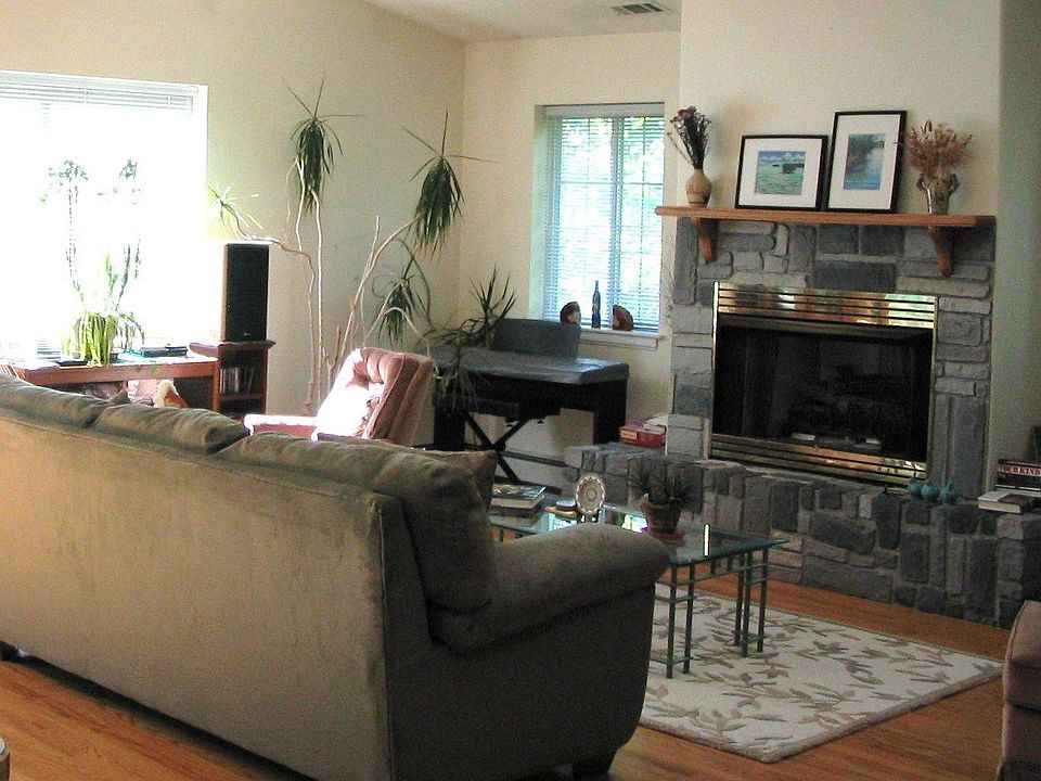  living room (partial)