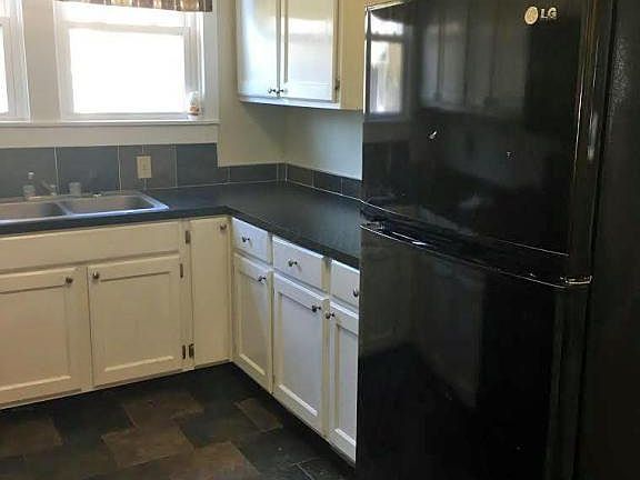 3rd image of 143 N Oak St