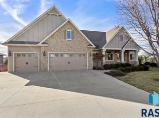 132 Crystal Ridge Cir, Brookings, SD 57006