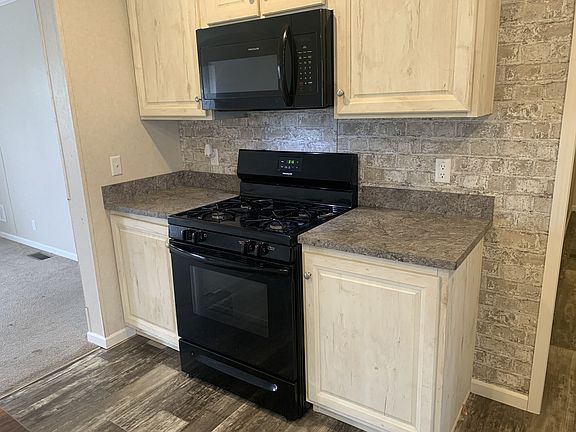 3rd image of 516 Courtland Ln #636