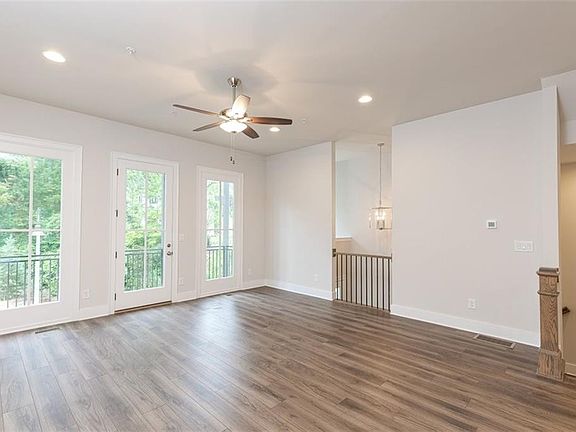 5th image of 407 Bishop Ln #17