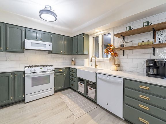 5th image of 210 Clinton St #B