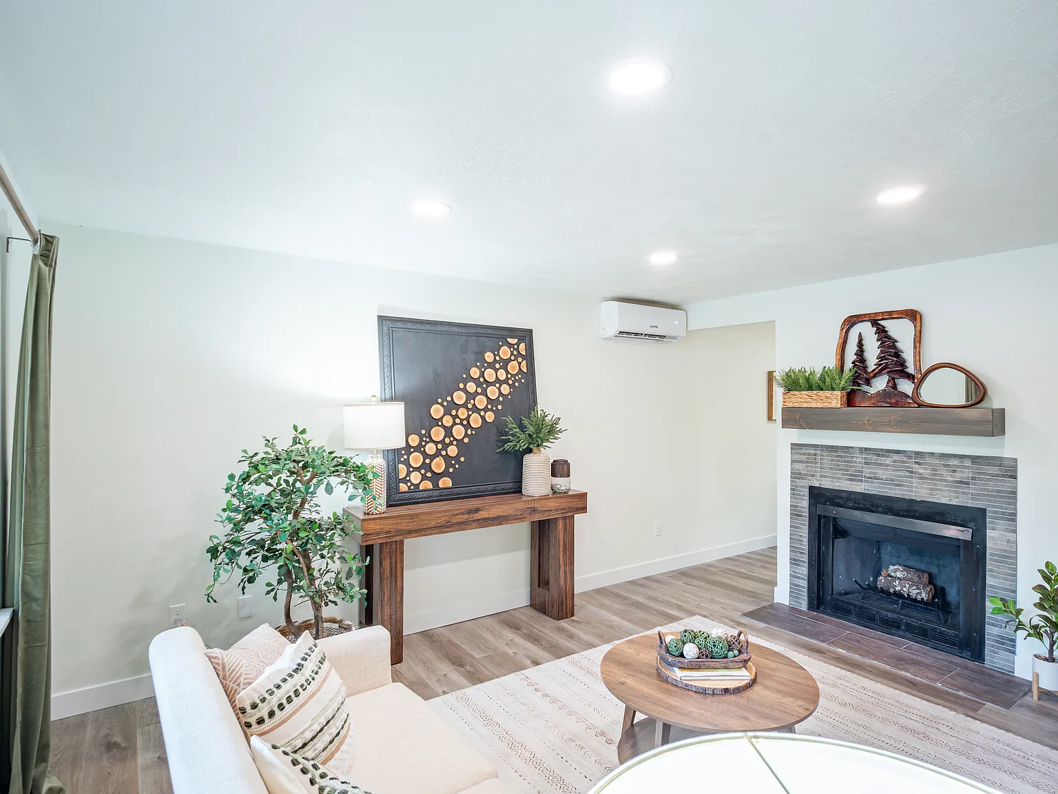 2 bed, 1050 sqft, $1,950 — Photo 4
