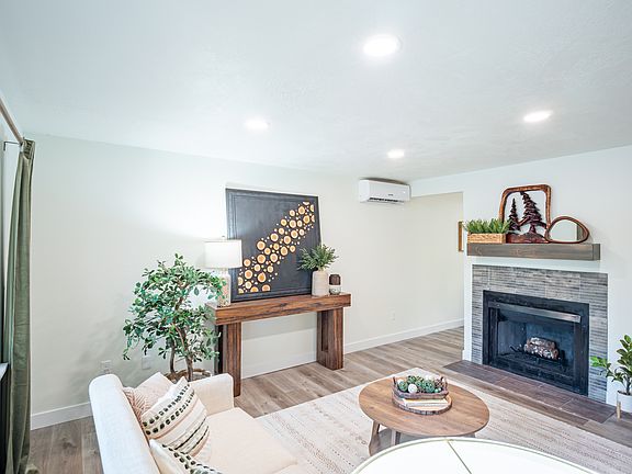 3rd image of 16931 NE Glisan St