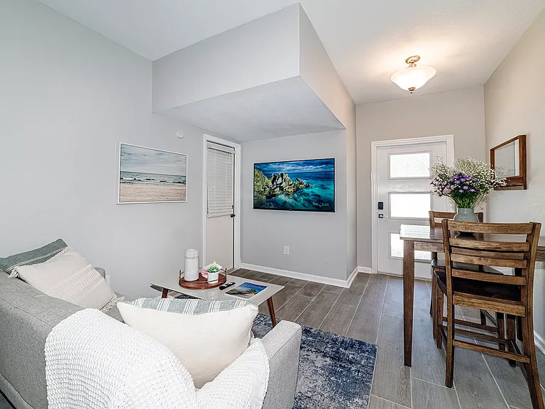 4200 Maple St NE — Photo 1