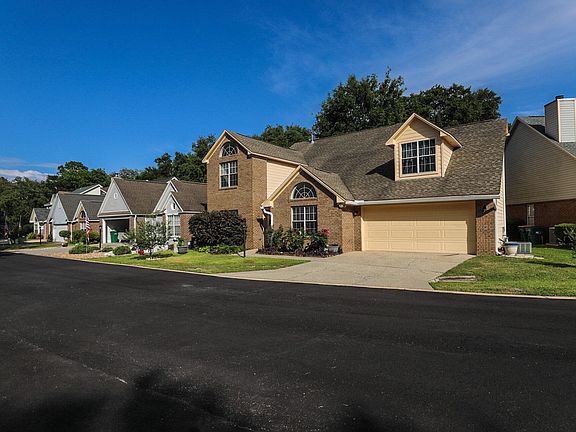4th image of 836 Fairway Lakes Dr