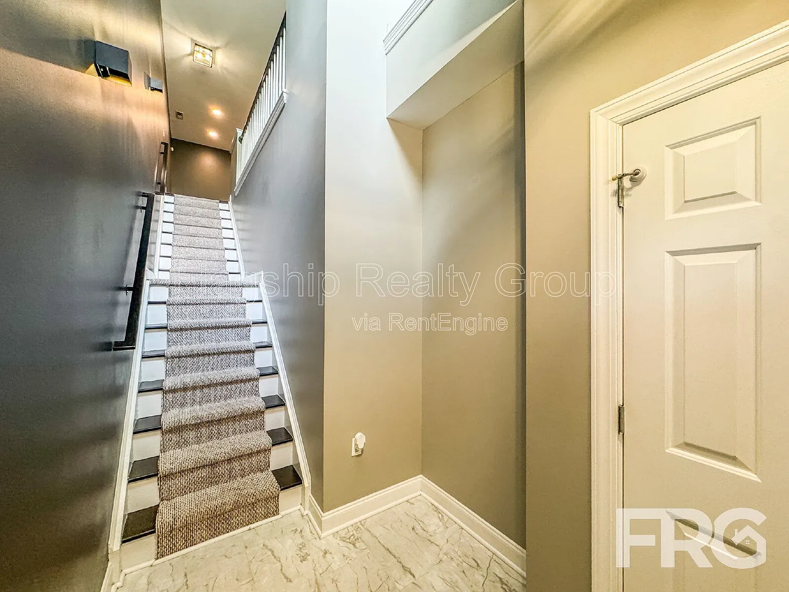 3 bed, 2.0 bath, 1921 sqft, $1,795 — Photo 3