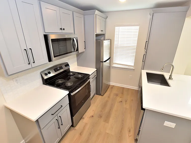 500 Western Ave — Photo 9
