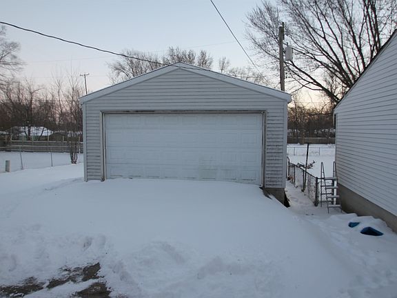 3rd image of 2910 Sitka Ln