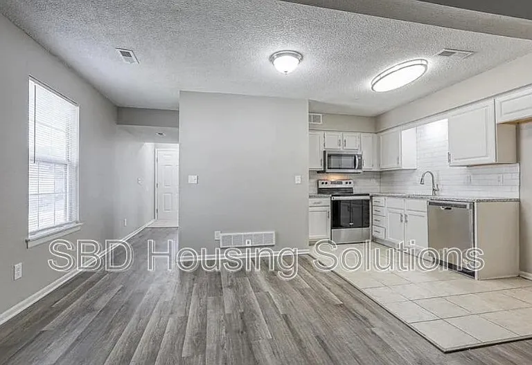 106 NE Dogwood St #D — Photo 3