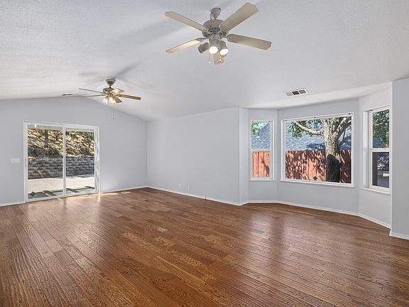4th image of 231 SE Independence Dr