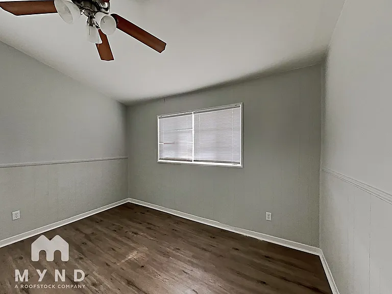 525 Karen St — Photo 10