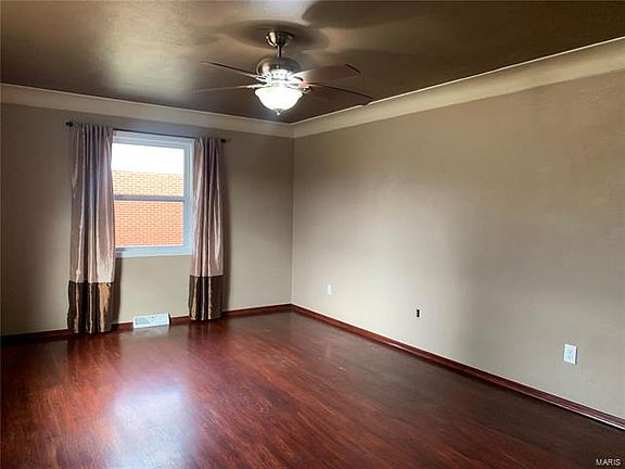 3rd image of 1300 Eileen St