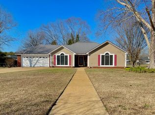 109 Victorian Ct, Leesburg, GA 31763