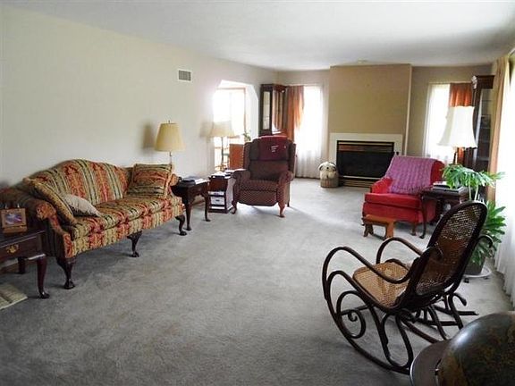 2nd image of 2431 Simpson Ct