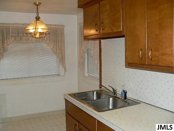 3rd image of 220 Oakwood Ave