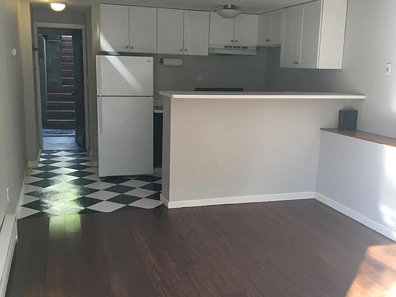 2nd image of 2264 Pine St