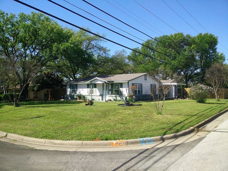 Front Yard / Front View
