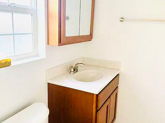 5th image of 2119 E 21st St