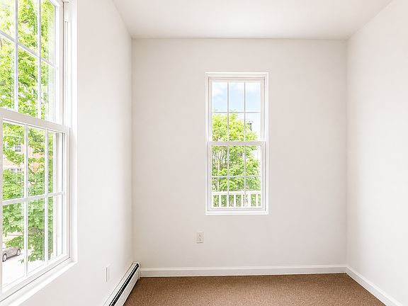 4th image of 2027 Powell Ave #2F