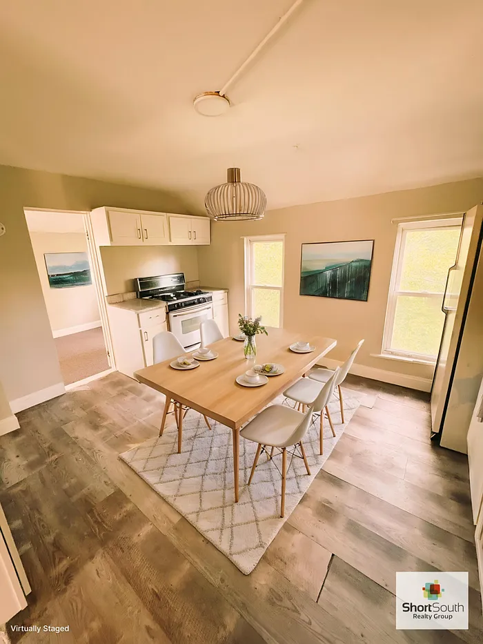3 bed, 1.0 bath, 1000 sqft, $1,100 — Photo 2