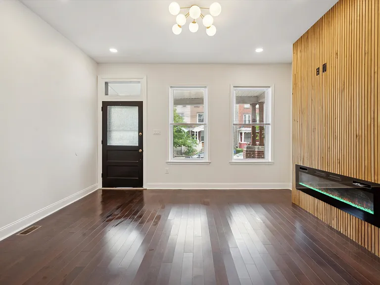 4911 Warrington Ave — Photo 11