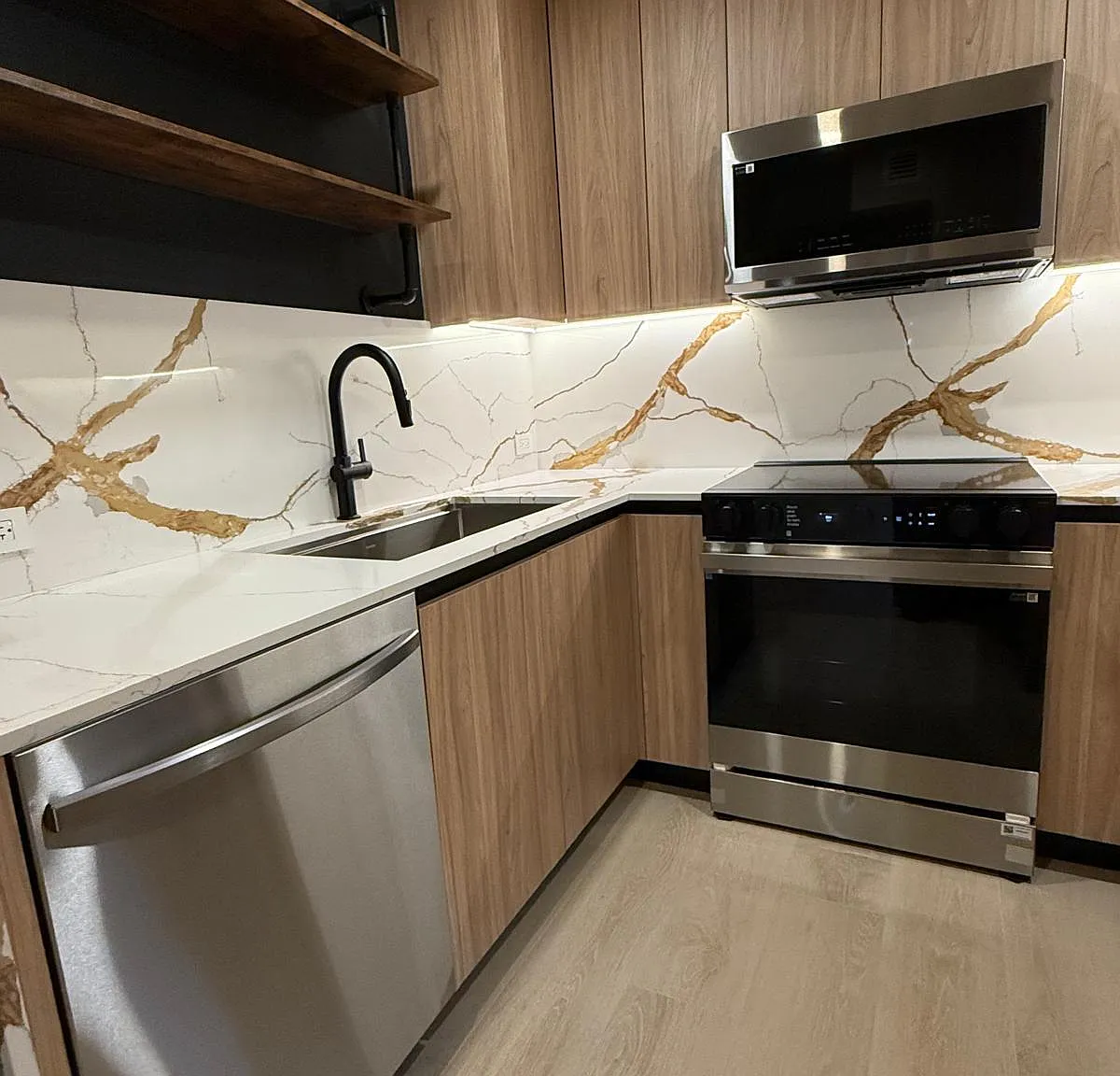 2 bed, 2.0 bath, 1075 sqft, $2,580 — Photo 2
