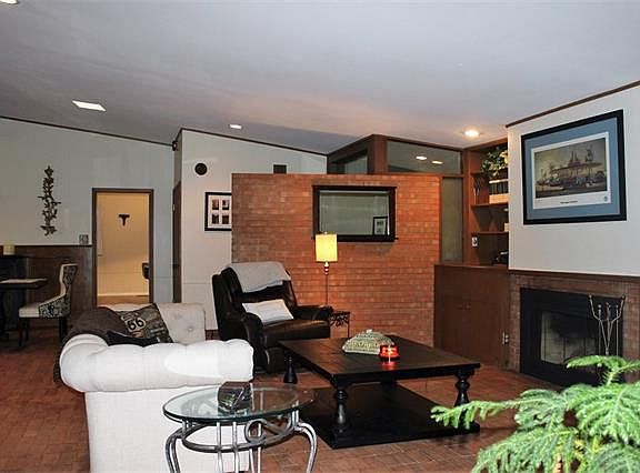 3rd image of 403 Mimosa Dr