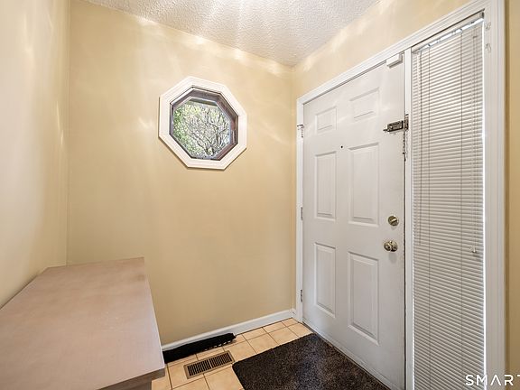 4th image of 27 Fox Run Court #27