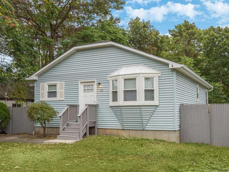 1st image of 136 Parkwood Dr