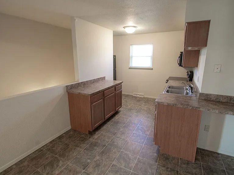 1007 W Ash St — Photo 6