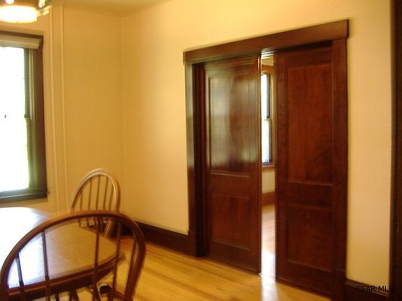 5th image of 104 Pine St