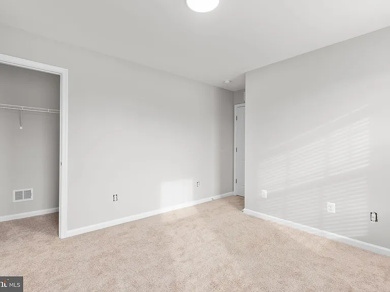 930 Forsythia Ln — Photo 28