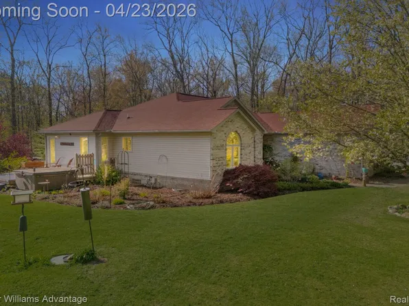 3370 Breezewood Ct, Ortonville, MI 48462