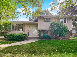 9437 Oriole Dr, Munster, IN 46321