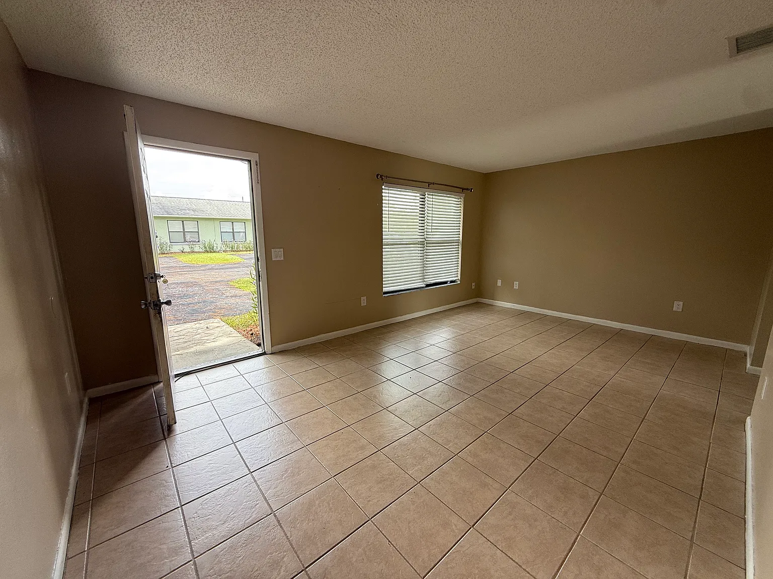 7417 Midway Ter — Photo 3