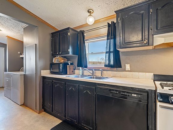 4th image of 9395 Larson Rd